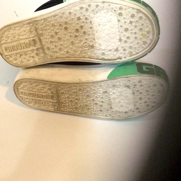 Boys star war sneakers size 9. - Picture 3 of 4